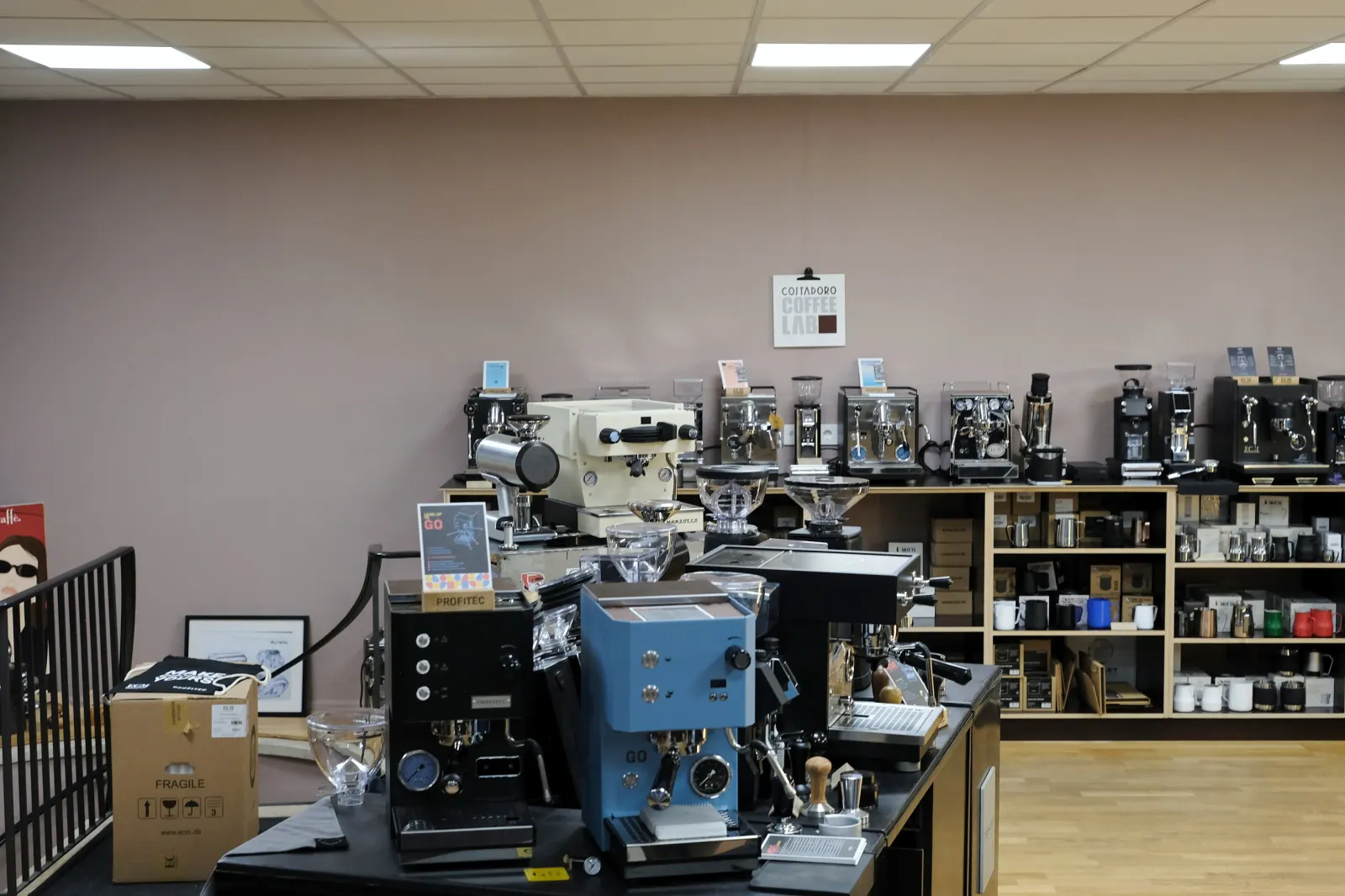 Ausstellung mit Siebträgermaschinen von ECM, Profitec und La Marzocco
