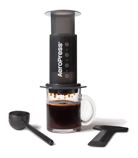 AeroPress Original mit Tasse, Löffel und Rührer
