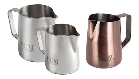 Drei Milchkännchen von ECM in Edelstahl und Kupfer